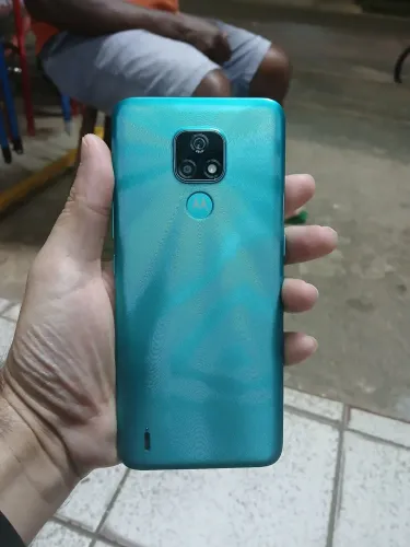 Moto e 7 conservado