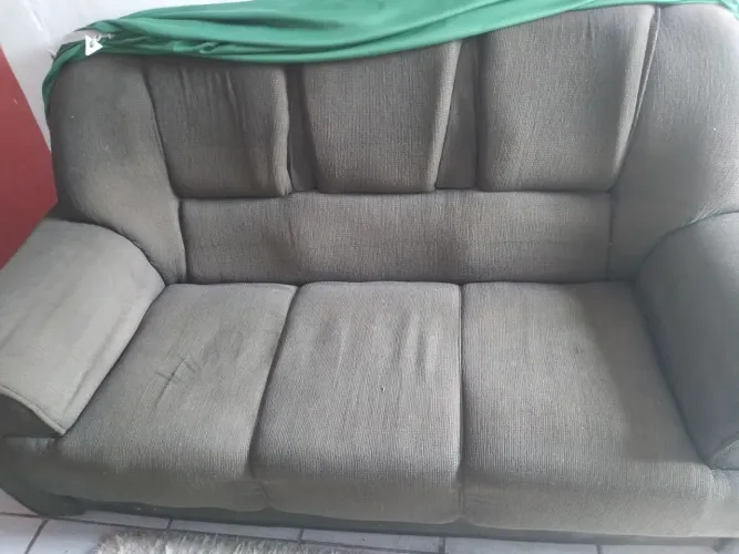 Vendo sofá usado. Marcas de uso. NÃO FAÇO ENTREGA