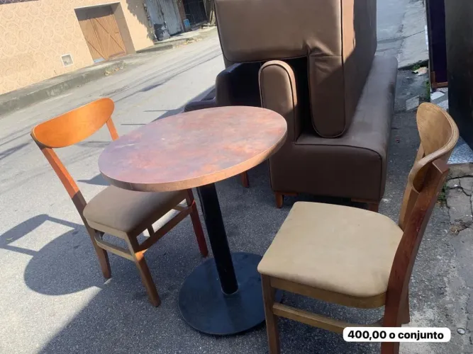 Conjunto de mesa e cadeira 