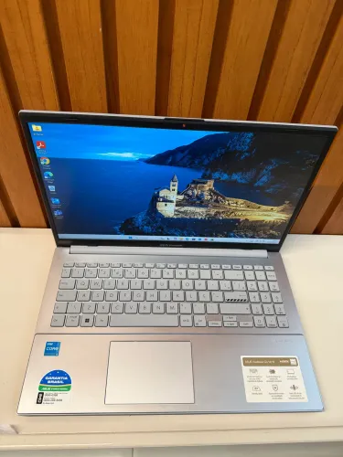 Notebook asus vivobook core i3-N305 8GB 256GB SSD tela 15.6?