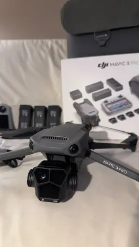 DJI Mavic 3 Pro Fly Combo