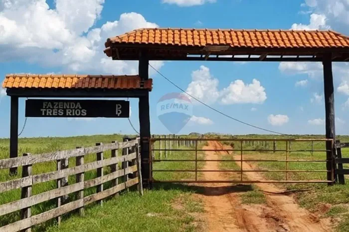 Vende Fazenda Três Rios  1.834 ha, 78% aproveitável, estrutura completa e logística privil