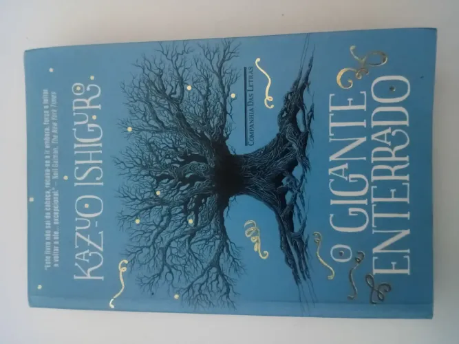 Livro "O gigante enterrado-Kazuyo Ishiguro"