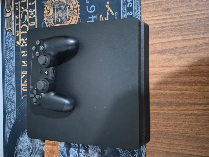 PLAYSTATION 4 SLIM 2TB