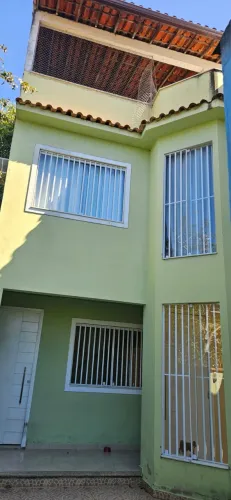 Alugo casa em Santíssimo. 2 quartos, sendo 1 suíte, 2 banheiros, sala e cozinha grandes