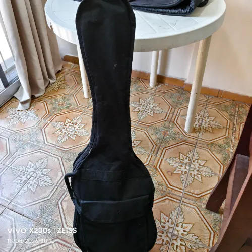 Guitarra Yamaha erg 121C