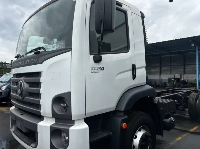 Volkswagen 17.210 ano 2024, 4x2, no chassi, em SP