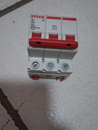 Disjuntor trifásico Steck Só C63