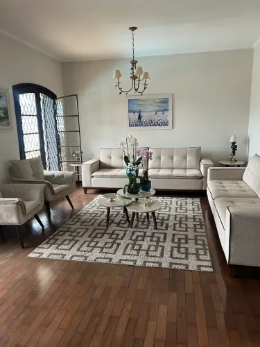 Sofá em Linho Bege com Acabamento em couro Arq dec  - Estilo Arquitetura/Decoraçã