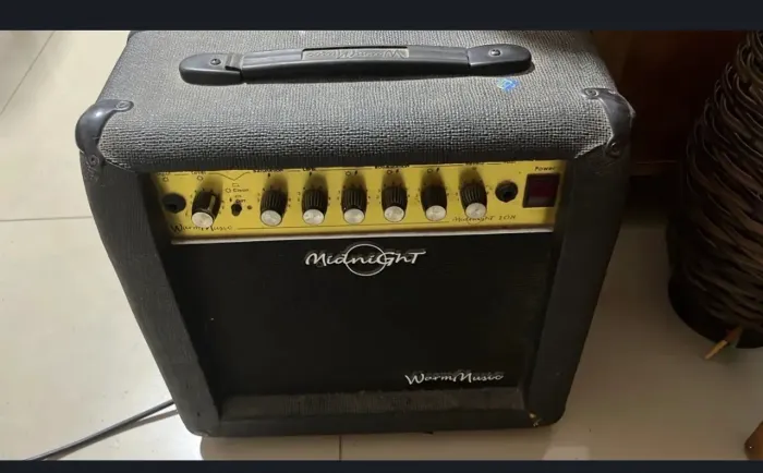 Caixa de som, aplificador para guitarras, violão e outros instrumentos 