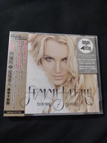 Britney Spears Femme Fatale.