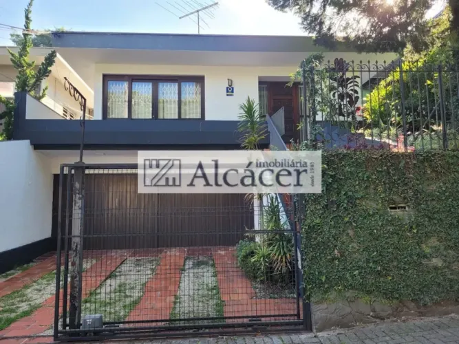 Imóvel para aluguel tem 230 metros quadrados com 7 quartos em Mercês - Curitiba - PR