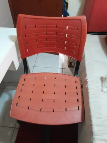 CADEIRA E ESCRIVANINHA