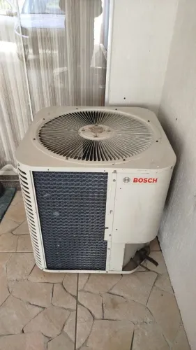 Ar condicionado Bosh 48.000 BTUs trifásico quente/frio.