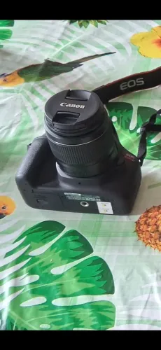Máquina fotográfica T 7 da canon