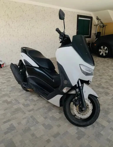 Nmax 2022 poucos km! Moto zero