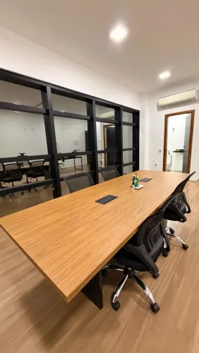 Mesa de escritório nova