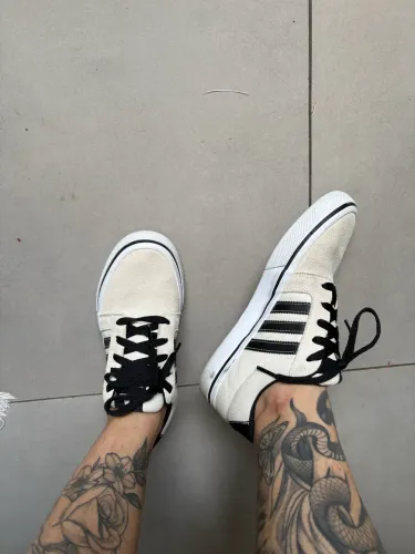 Tenis Adidas Seeley Br off white