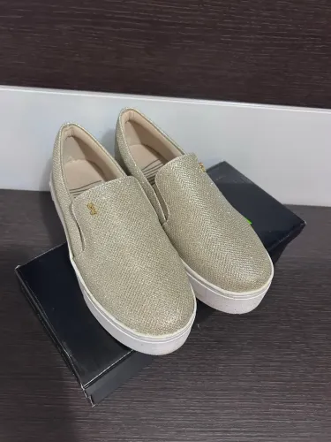 Vendo tênis novo, slip-on Santa Lolla
