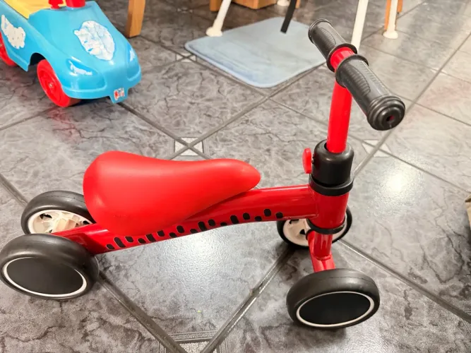 Vendo bicicleta de equilíbrio infantil