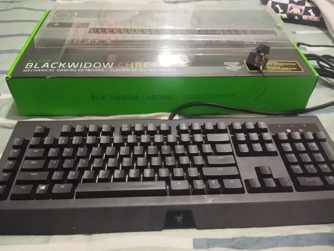Teclado razer BLACKWIDOW CROHMA V2 de