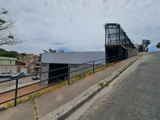Imóvel para aluguel tem 522 metros quadrados em Glória - Belo Horizonte - MG