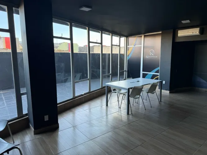 ALUGO SALA COM VARANDA AMPLA E MOBILIADA NA AV. GETÚLIO VARGAS