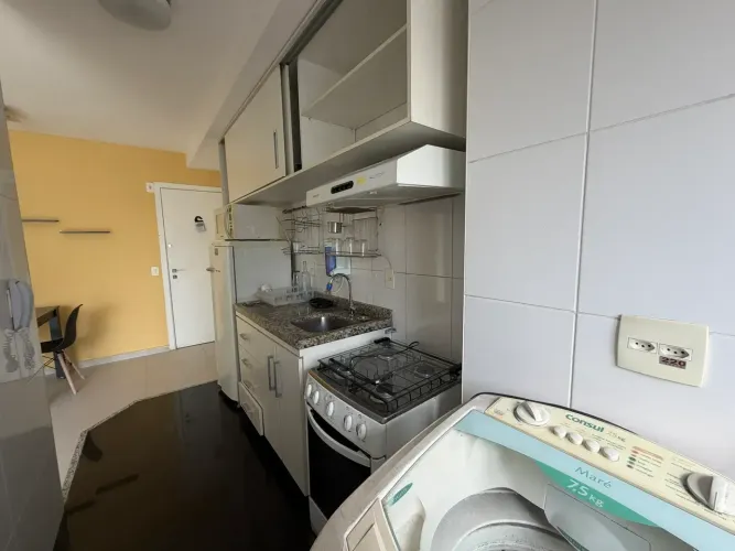 Cond The Square  1 dorm , cozinha com eletrodomésticos, varanda , andar alto, 1 vaga