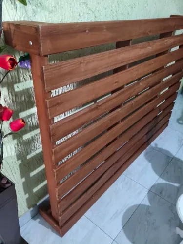 Cama de madeira maciça com colchão