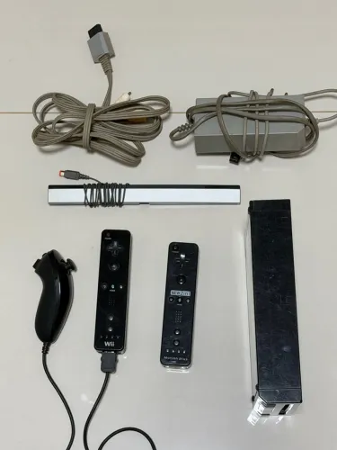 Nintendo Wii preto +2 controle + 1 analógico