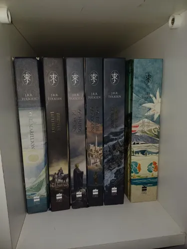 Coleção completa de livros - O Senhor dos Aneis e outros contos da terra média.