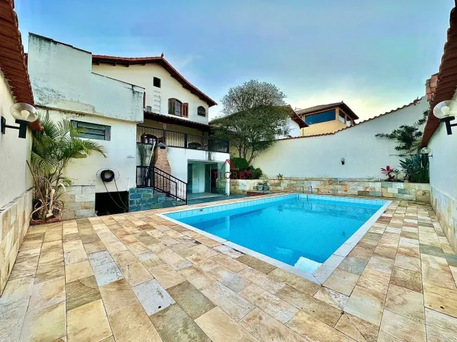 Casa com 4 Quartos para locação, 360m²