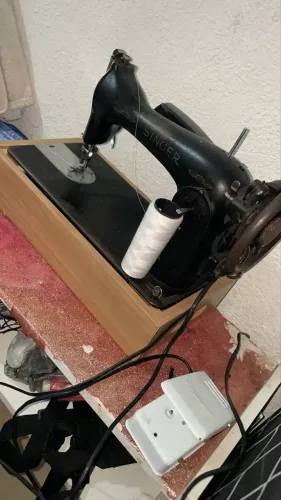 Máquina de costura Singer antiga para venda!