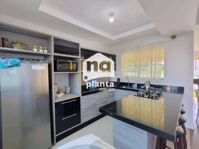 Casa à venda no Bairro Forquilhas em São José-SC, com 2 quartos, 1 vaga