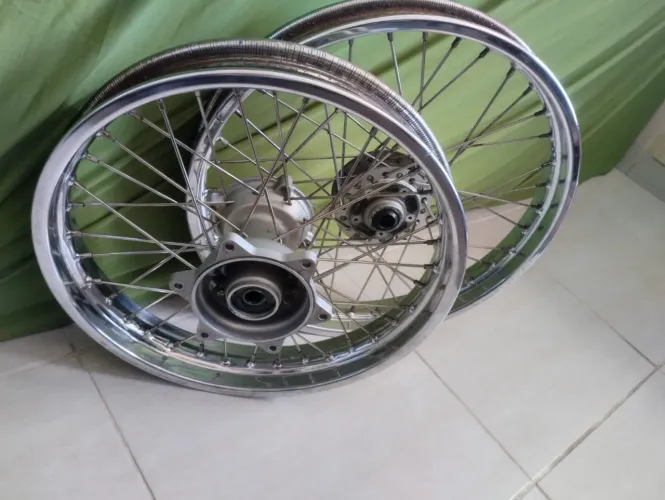 VENDO PAR DE RODAS - ORIGINAL HONDA