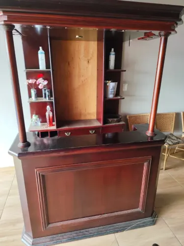 Relíquia! Home Bar Completo com Adega, Gavetas e Suporte para Taças