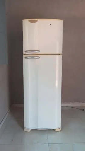 Geladeira Eletrolux 365L