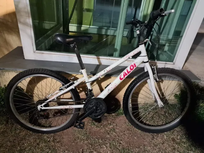 Bike Cecí branca aro 24 com marchas