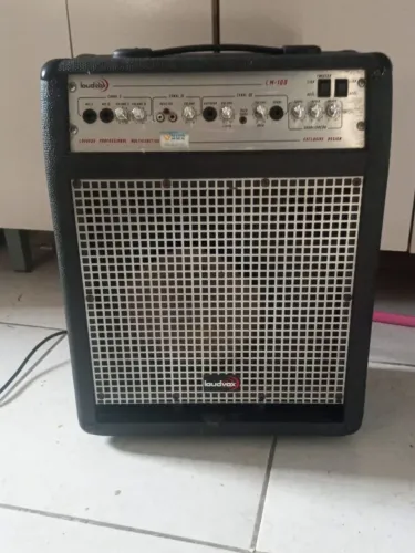 Caixa de som amplificada marca loudvok lm 100