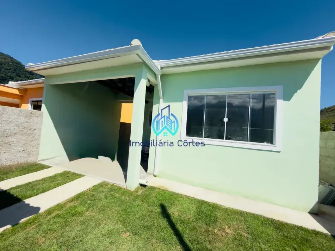 Casa Moderna à Venda em Condomínio Fechado - Cotia-Guapimirim
