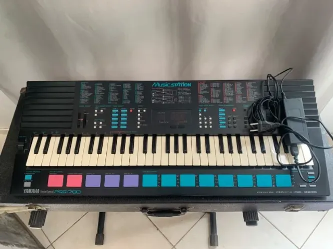 teclado Yamaha PortaSound PSS-780