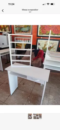 Mesa e expositor 