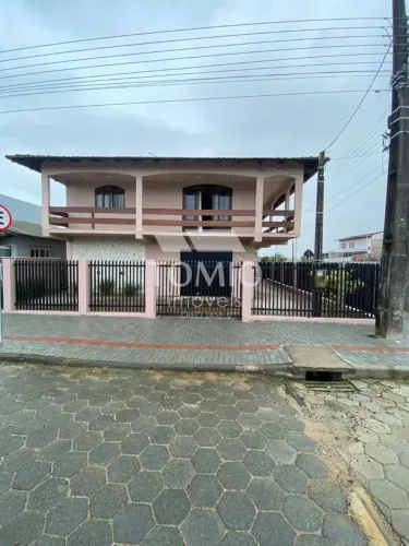 Casa com 3 quartos à Venda, Centro - Ilhota