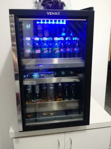 Cervejeira Expositora Venax - Blue Light 100 Modelo: EXPVQBL 100, (220V), 82 Litros
