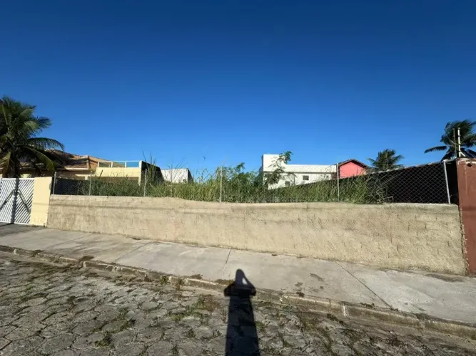 Terreno lado praia a 70 metro do mar em rua calçada, com lote com 380m² de área total