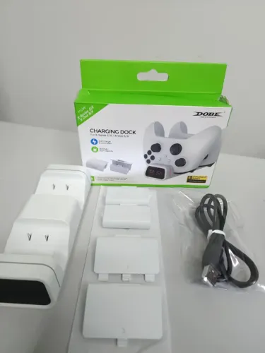 Base Carregadora Dobe para Xbox One e Series + 2 Baterias