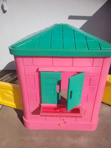 Casinha de brinquedo igual parque infantil