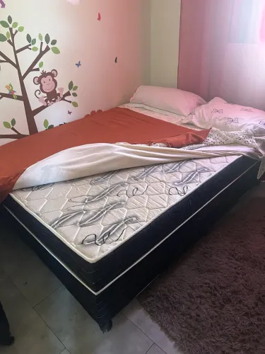 Cama box com colchão grudado