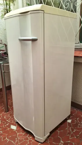 Freezer Vertical Electrolux Cycle Defrost 145L Uma Porta (FE18) - 220V