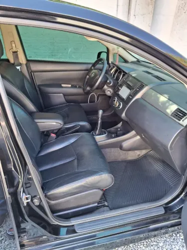 Nissan Tiida SL 1.8/1.8 Flex 16V Mec. 2012